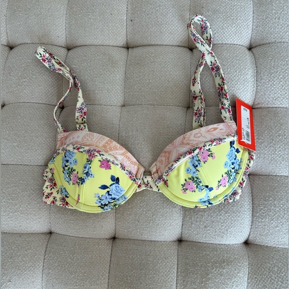 River island mixed floral cupped bikini top in yellow - Picture 3 of 4